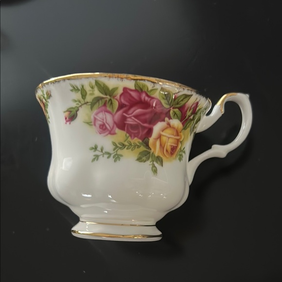 Royal Albert White and Gold Mugs Elegant Dining Set - Picture 3 of 3